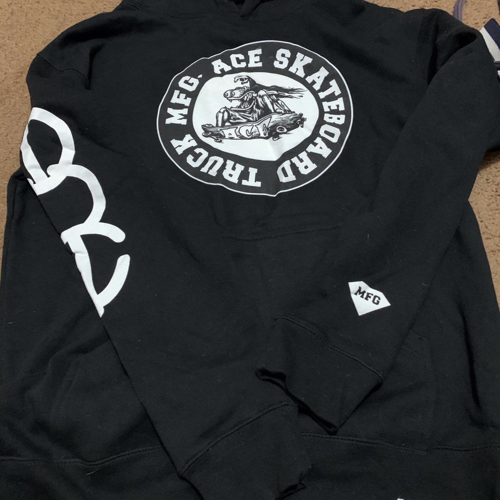 Skater sweatshirt...